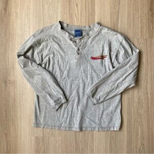 ⭐️Women’s Vintage Long Sleeve Henley T shirt with canoe embroidery 🤍 Sz Small